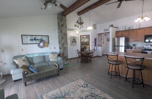 Aripeka Cottage | Charming 2-bedroom waterfront oasis in delightful Spring Hill