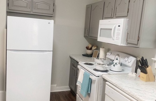 Springfield House | Charming 2-bedroom house with WiFi, AC in awesome Springfield