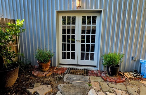 Morgan Mill House | Charming 2-bedroom barndominium in marvelous Stephenville with AC, WiFi