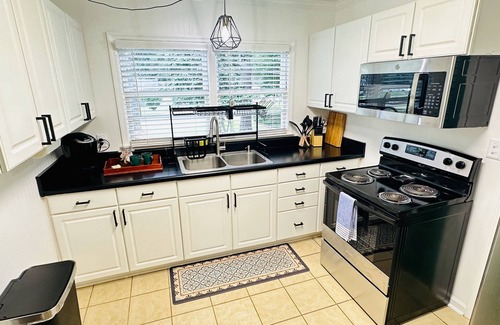 Thomasville House | Charming 2-bedroom bungalow in Downtown Thomasville, GA
