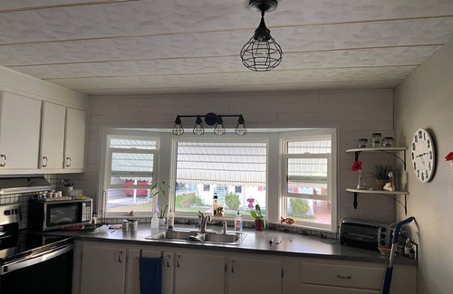 Zephyrhills House | Charming 2-bedroom mobile home with AC, WiFi in quaint Zephyrhills