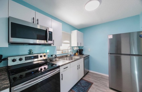Seminole Villa | Charming 2-bedroom villa in Seminole with pool, WiFi and AC