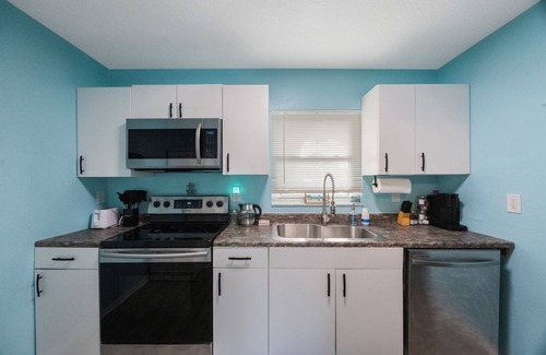 Seminole Villa | Charming 2-bedroom villa in Seminole with pool, WiFi and AC