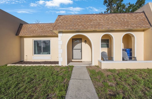 Seminole Villa | Charming 2-bedroom villa in Seminole with pool, WiFi and AC