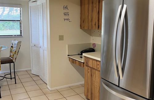 Palm Harbor Villa | Charming 2-bedroom villa in East Lake Woodlands with AC, WiFi and pool access
