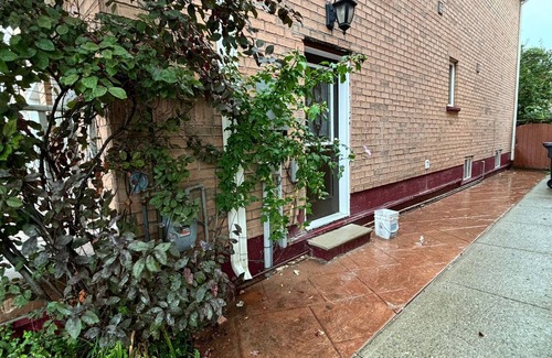 Fletchers Creek South House | Charming 2-bedrooms basement apartment in house near Toronto Pearson Airport