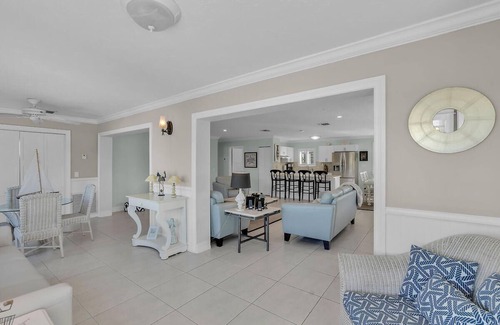 Marathon House | Charming 2-BR house in fabulous Marathon with Pool and Dock