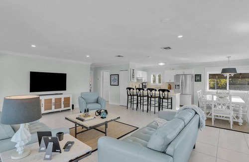 Marathon House | Charming 2-BR house in fabulous Marathon with Pool and Dock
