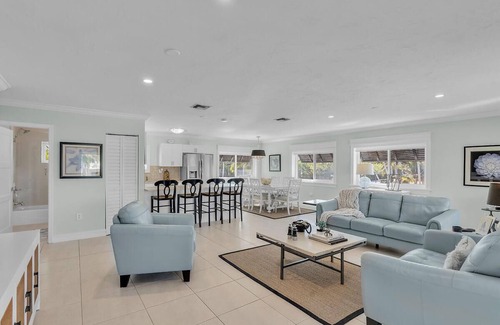 Marathon House | Charming 2-BR house in fabulous Marathon with Pool and Dock