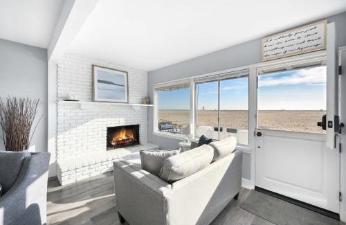 Balboa Peninsula House | Charming 2 Story and 4 Bedroom Home on the Boardwalk