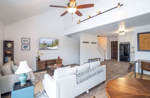 Village at Camelback House | Charming 2021 renovated townhouse, great location!