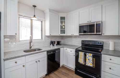 Village at Camelback House | Charming 2021 renovated townhouse, great location!