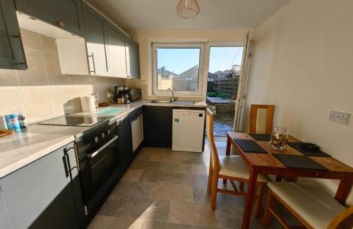 Stranraer House | Charming 2B Cottage in Stranraer: Vintage Escape