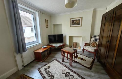 Stranraer House | Charming 2B Cottage in Stranraer: Vintage Escape