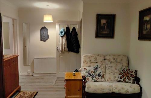 Stranraer House | Charming 2B Cottage in Stranraer: Vintage Escape