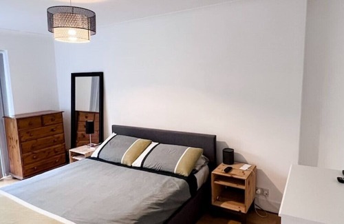 Twickenham Riverside House | Charming 2BD in Twickenham Large Private Garden