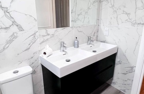 Twickenham Riverside House | Charming 2BD in Twickenham Large Private Garden