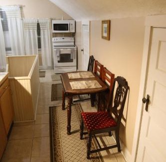Clifton Apartment | Charming 2BD near UC, Hospitals,ZOO