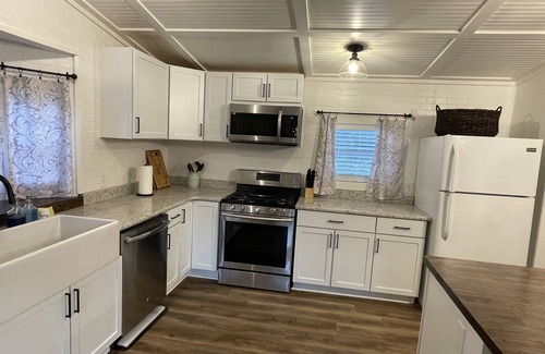 Leesville House | Charming 2bed/1bath minutes from Fort Polk with large yard