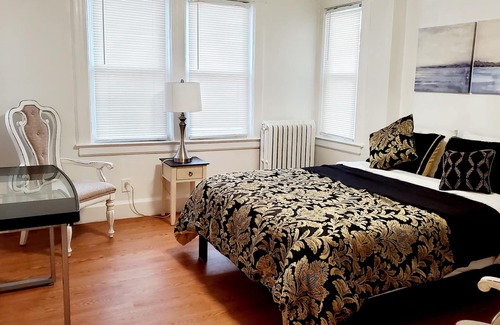 Cove - East Side - Shippan Condo | Charming 2bed, 2 baths apt 5min from the beach!
