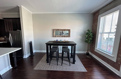 Galveston Condo | Charming 2bed, 2bath condo on The Strand, Galveston with WiFi, AC, garage