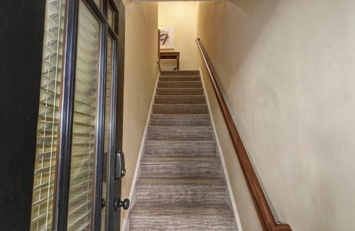 Downtown Sacramento Apartment | Charming 2Bed French Colonial Apartment in Desirable Midtown Sacramento