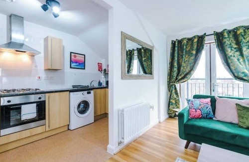 Coventry Apartment | Charming 2Bed Retreat in Historic Coventry