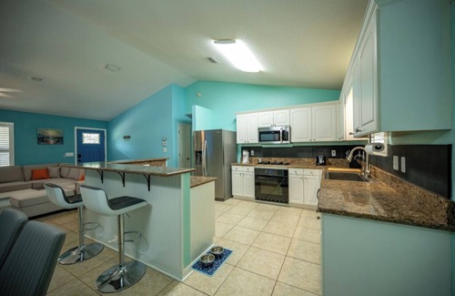Florida Panhandle House | Charming 2bedroom house in amazing Pensacola w/Private Pool and 3/4 acre yard