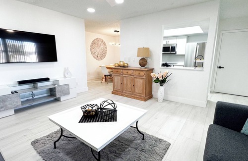 Edgewater Apartment | Charming 2BR/1BA Apartment in Port Charlotte, community Pool