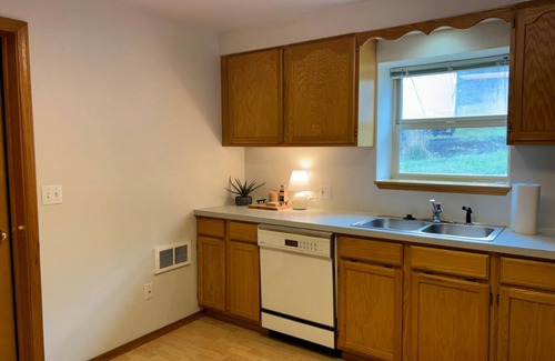 Steptoe Apartment | Charming 2BR/1BA, W/D, kitchen, patio, 20 min to WSU