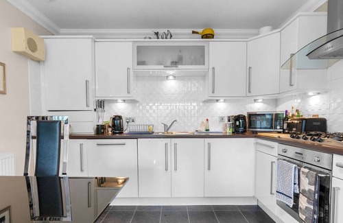 Gifford Apartment | Charming 2BR-2BA Flat next to Royal Park of Holyrood