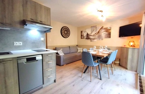 Vignec Apartment | Charming 2BR Apartment for 6 with Terrace, Parking, Ski Locker in Vignec