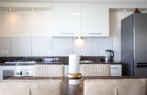 Sint Michiel Apartment | Charming 2BR Apt With Tropical Garden Pool