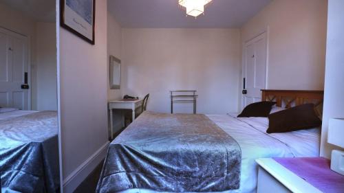 Ilminster House | Charming 2BR Edwardian House in Market Town