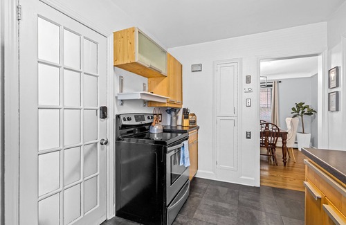 Royal Oak Apartment | Charming 2BR Flat | Walk to Downtown Royal Oak