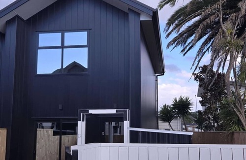Henderson House | Charming 2BR Home on Awaroa Road