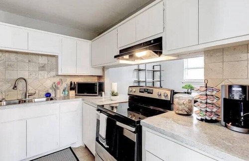 Lawton Apartment | Charming 2BR in Central Lawton - Near Fort Sill!