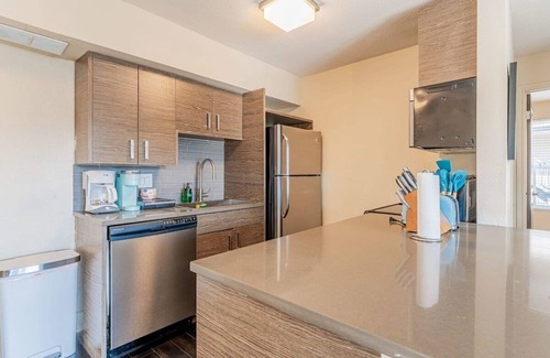 East Riverside - Oltorf Apartment | Charming 2BR king beds suite next to Downtown