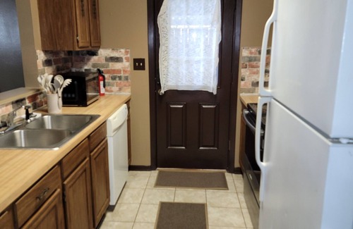 Shreveport House | Charming 2BR Townhome, Renovated, Near Shopping, Dining & Casinos!