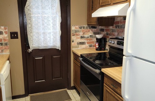 Shreveport House | Charming 2BR Townhome, Renovated, Near Shopping, Dining & Casinos!