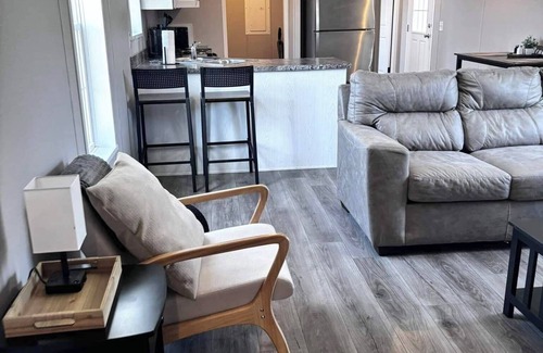 Warren House | Charming 2BR Warren House