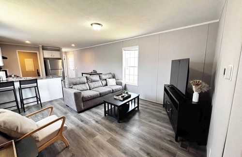 Warren House | Charming 2BR Warren House