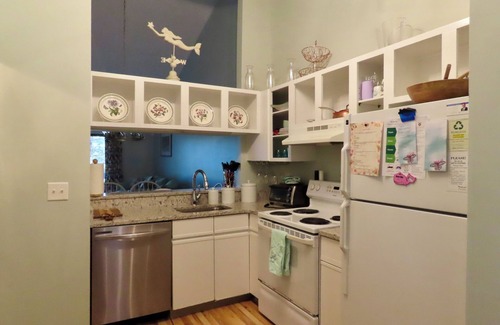 Brewster Condo | Charming 2nd floor 2-bedroom condo with AC WiFi in tranquil Brewster.