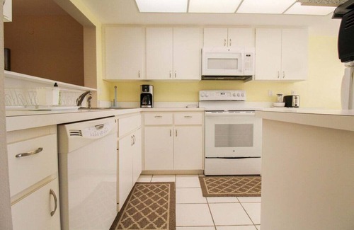 The Meadows Condo | Charming 2nd floor 2 BR/2 BA condo in The Meadows Golf and Country Club - Ivory Cottage