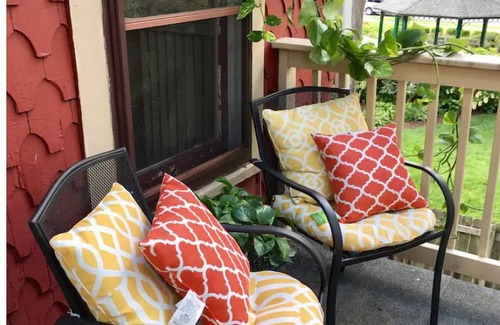 Downtown Toledo House | Charming 2nd floor unit in historic district