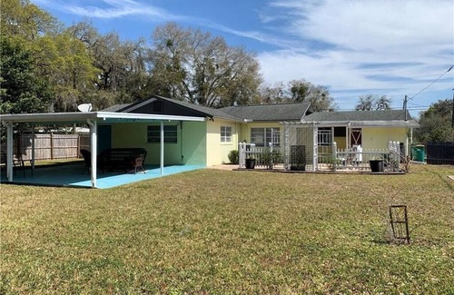 Inverness House | Charming 3/2 house near Downtown Inverness & Rails to Trails walking/bike path.