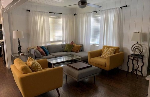 Inverness House | Charming 3/2 house near Downtown Inverness & Rails to Trails walking/bike path.