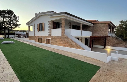 Siniscola Apartment | Charming 3-bedroom apartment in quaint S'Ena e Sa Chitta with large garden