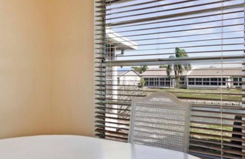 South Bradenton Villa | Charming 3 bd 2 ba villa in cool Bradenton. WiFi AC laundry lanai community pool
