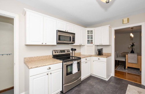 Roselawn Finance House | Charming 3 BDR Home in Desirable Pleasant Ridge – Easy Access to All Attractions